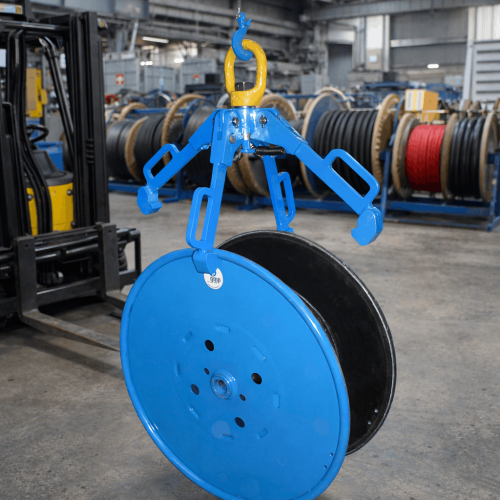 Horizontal lifter device while lifting big reel
